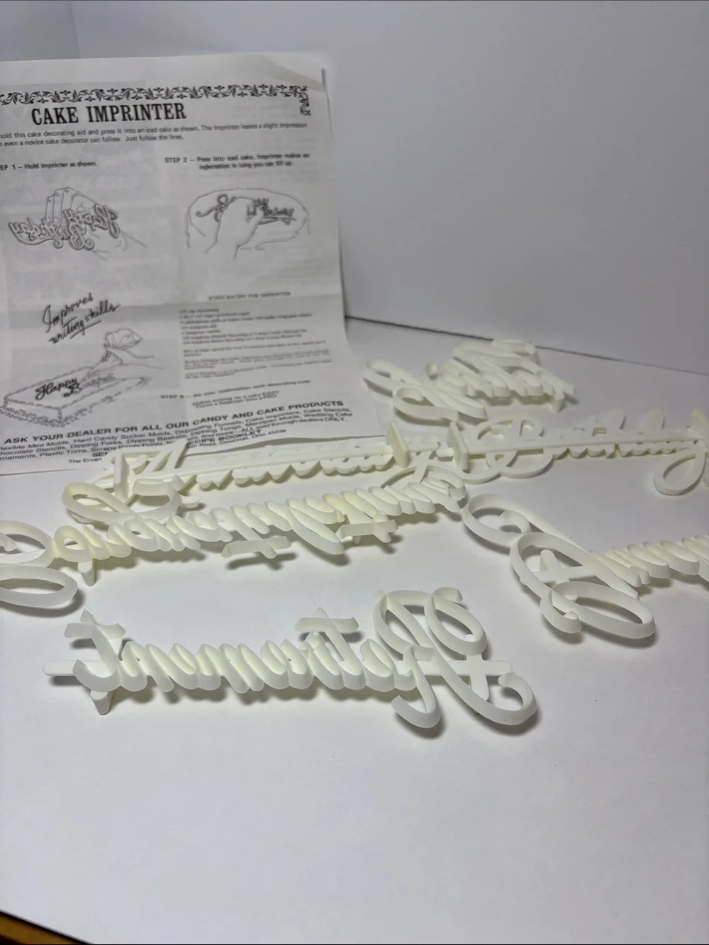 Wilton White Cake Bow & Decorating Accents Kit
